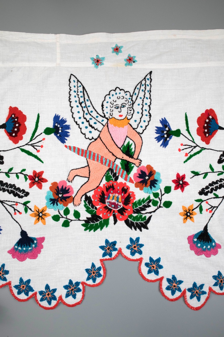 Вишитий божник-завіска